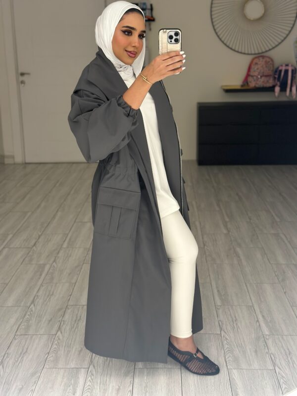 ⁦Grey trench coat⁩ - الصورة ⁦2⁩