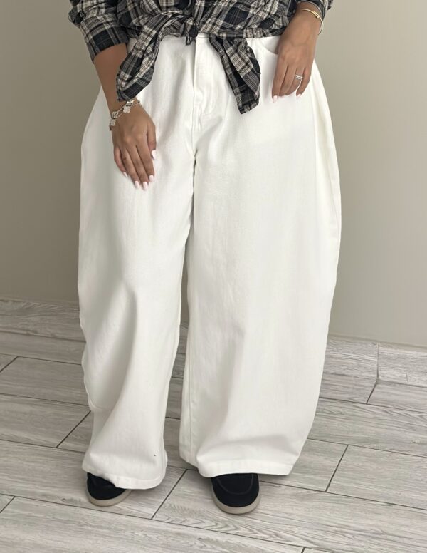 ⁦White Jeans Pant⁩ - الصورة ⁦2⁩