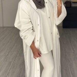 ⁦White trench coat⁩ - الصورة ⁦4⁩