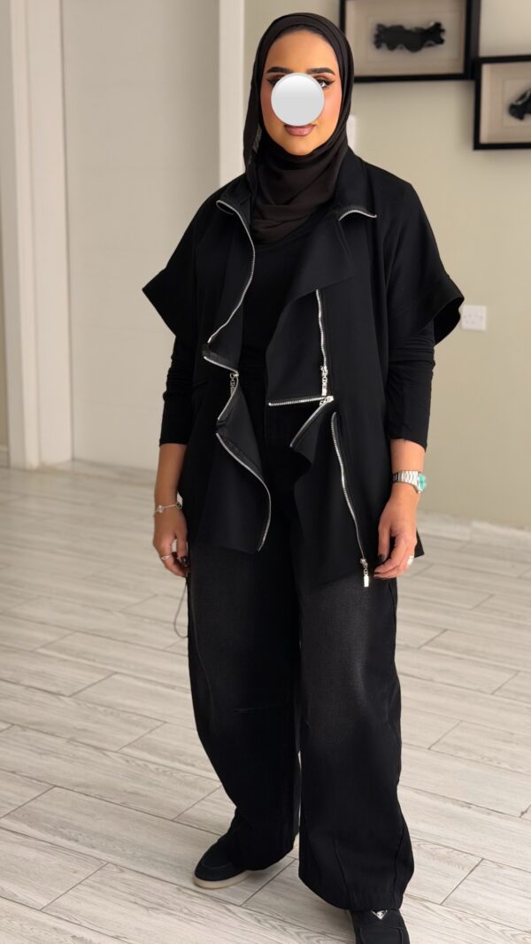 ⁦FreeSize black vest⁩ - الصورة ⁦2⁩