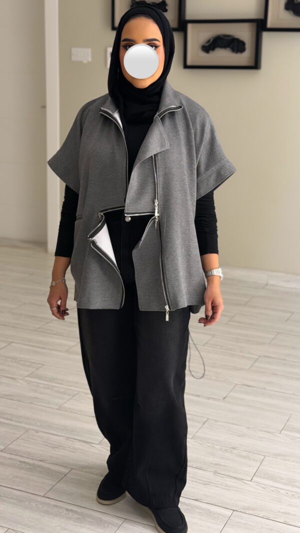 ⁦FreeSize Grey vest⁩ - الصورة ⁦2⁩