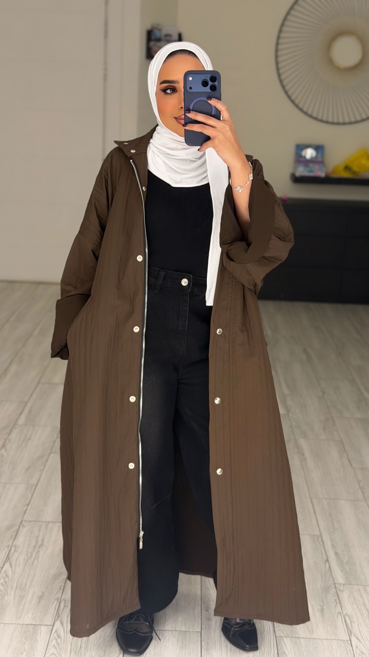 Brown lines trench - الصورة 2