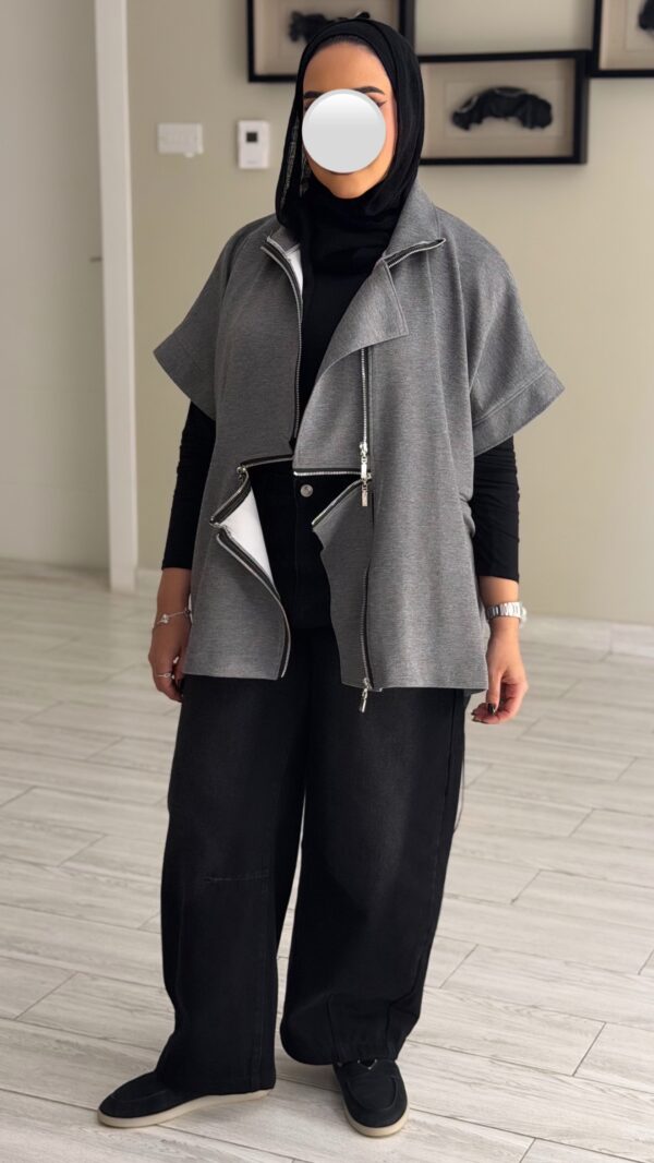 ⁦FreeSize Grey vest⁩ - الصورة ⁦3⁩