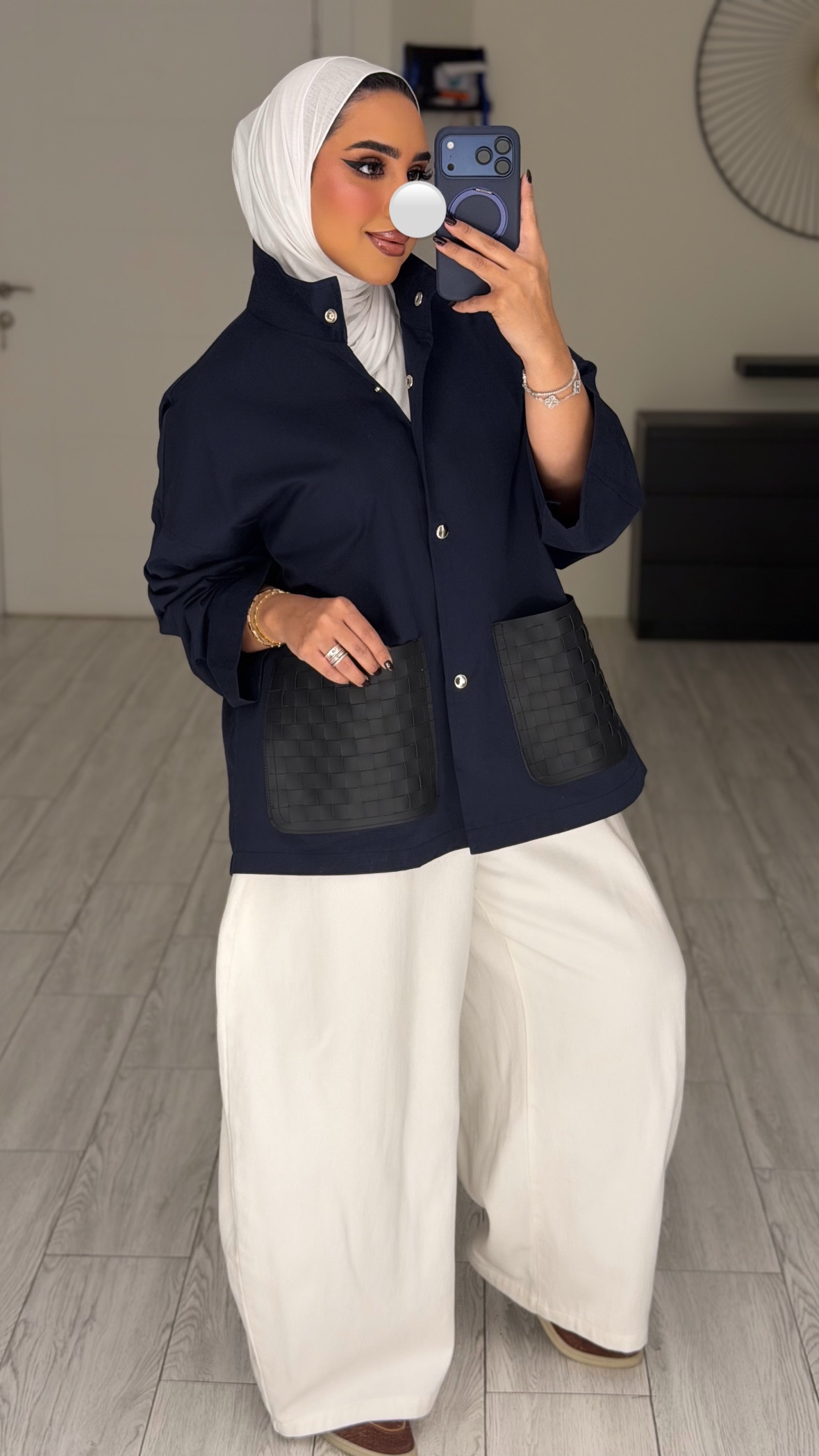 Navy jacket - black leather pockets - الصورة 4