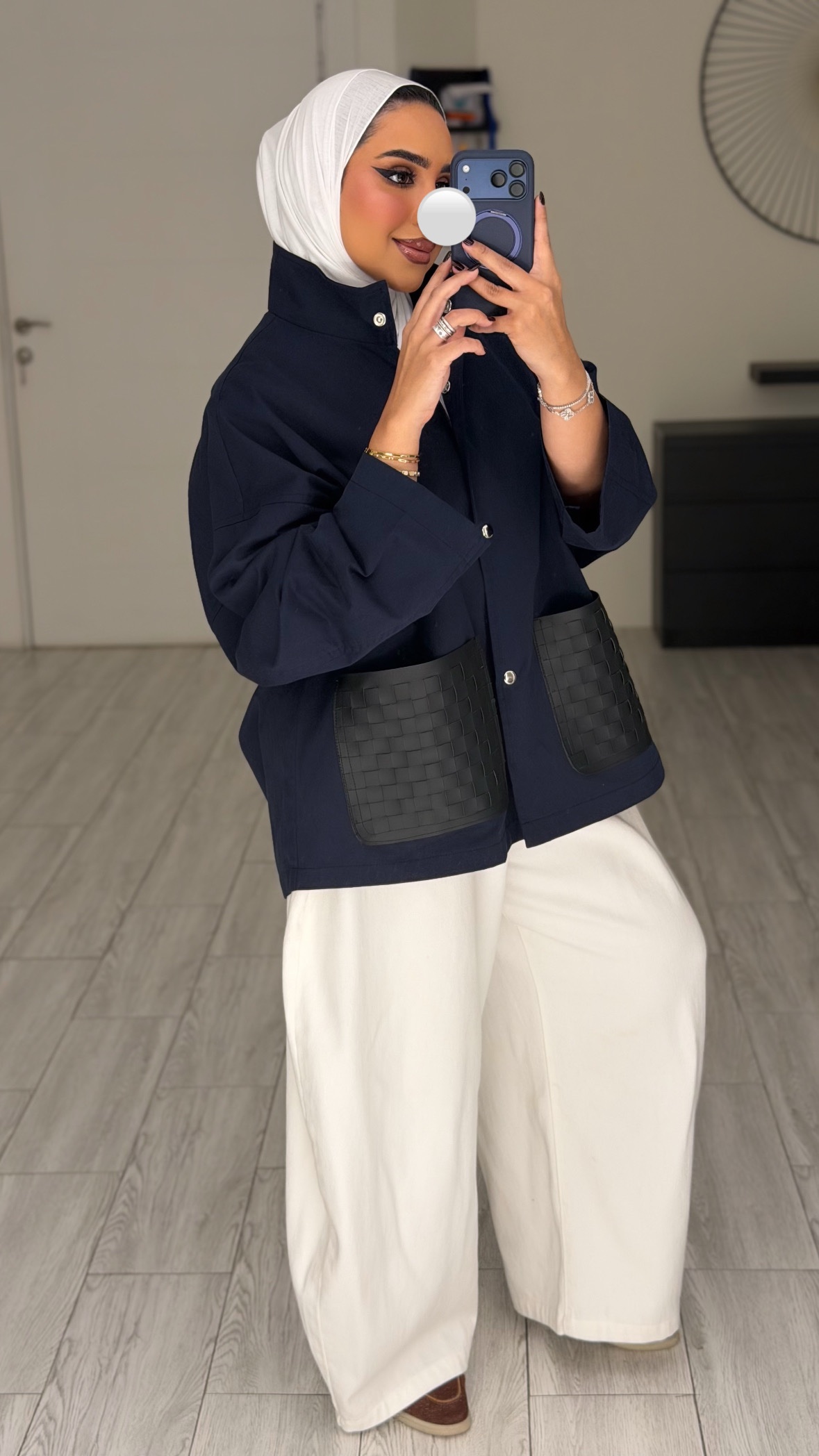 Navy jacket - black leather pockets - الصورة 3