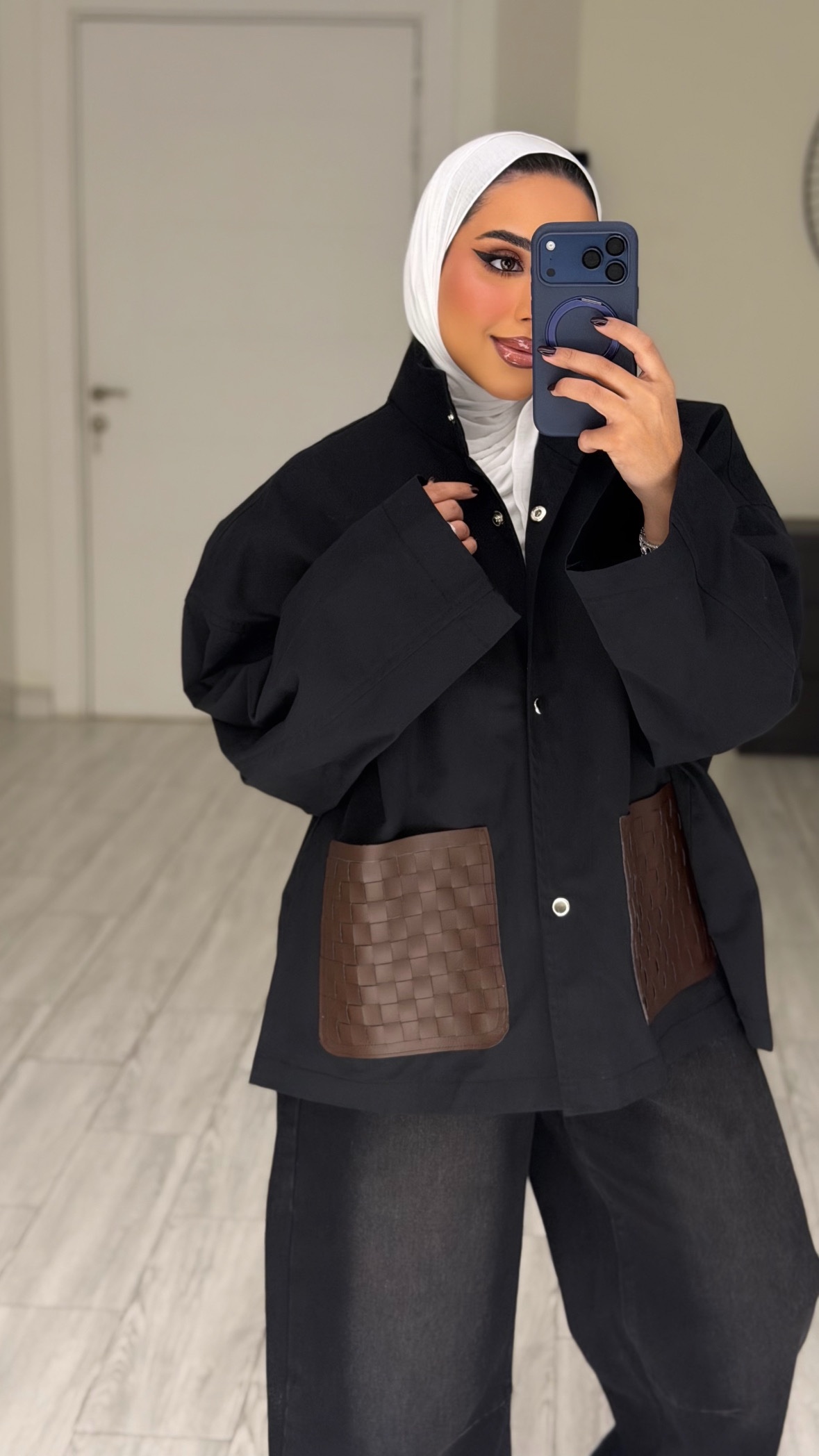 Black jacket - brown leather pockets - الصورة 3