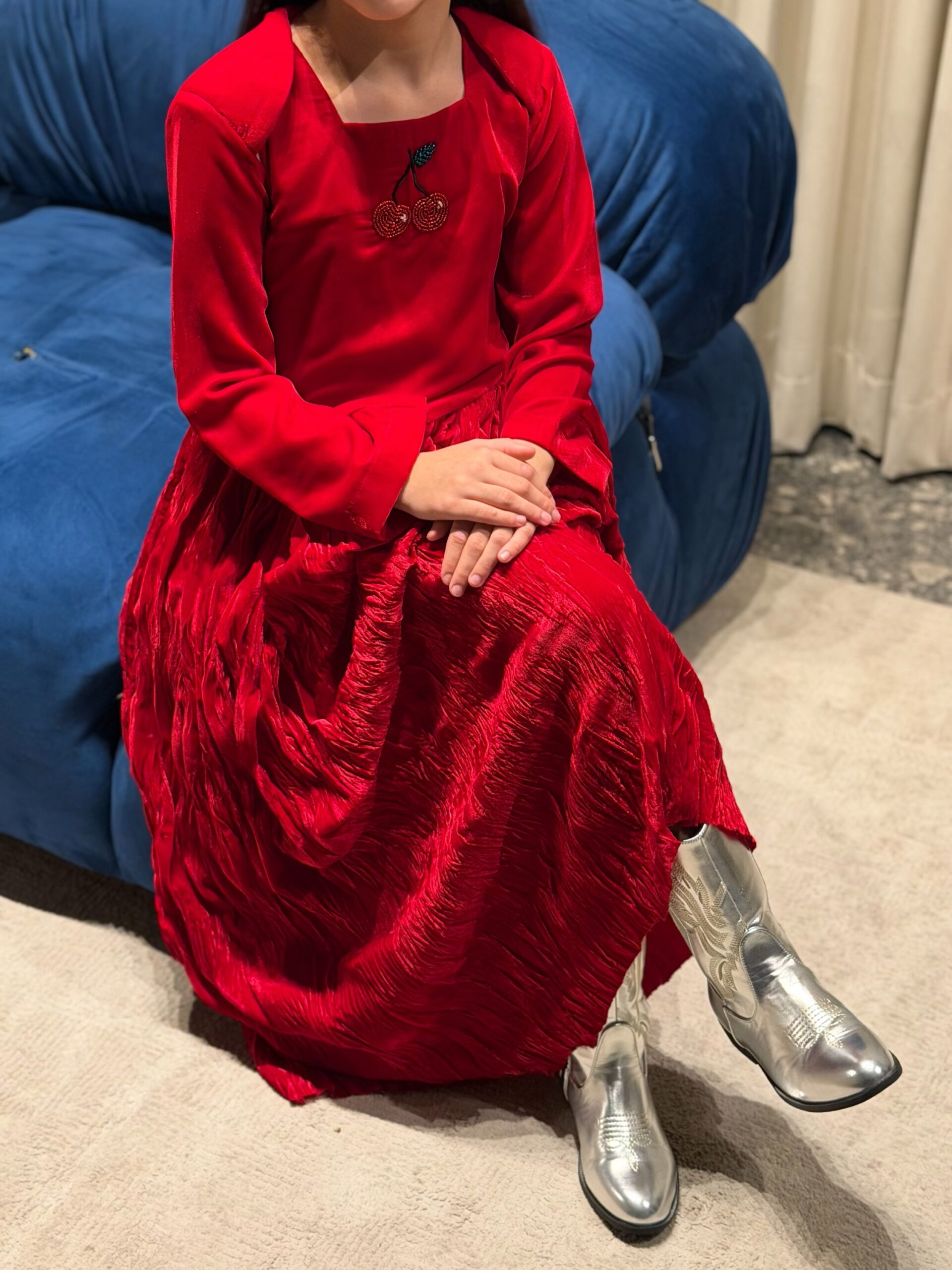 Red cherry - الصورة 2