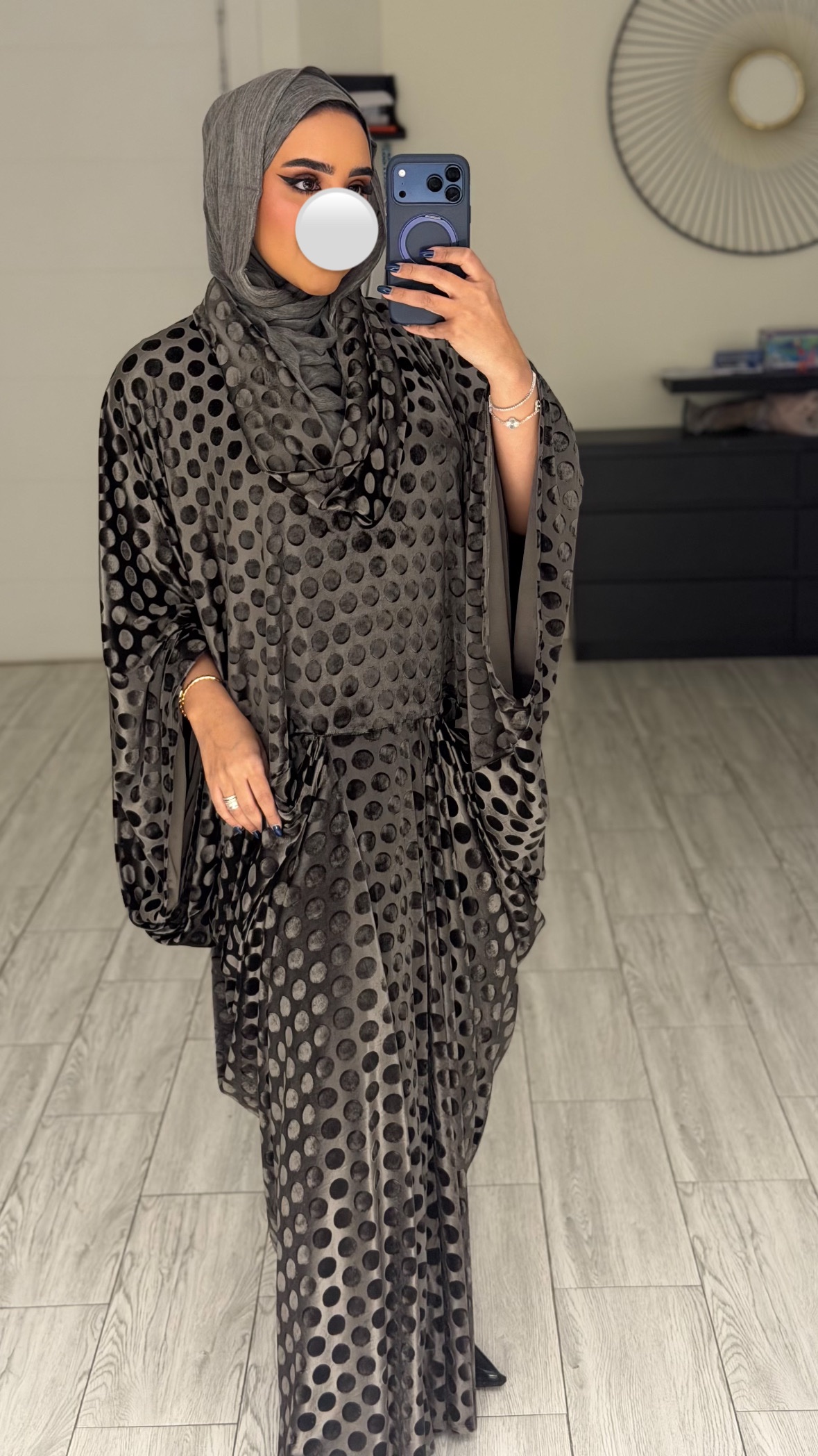 دراعه فري سايز مخمل منقط - رمادي