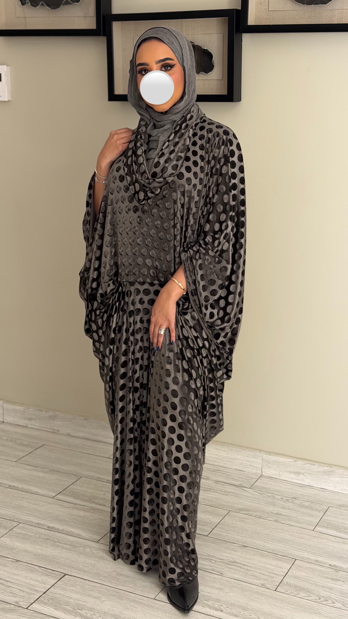 دراعه فري سايز مخمل منقط - رمادي - الصورة 3