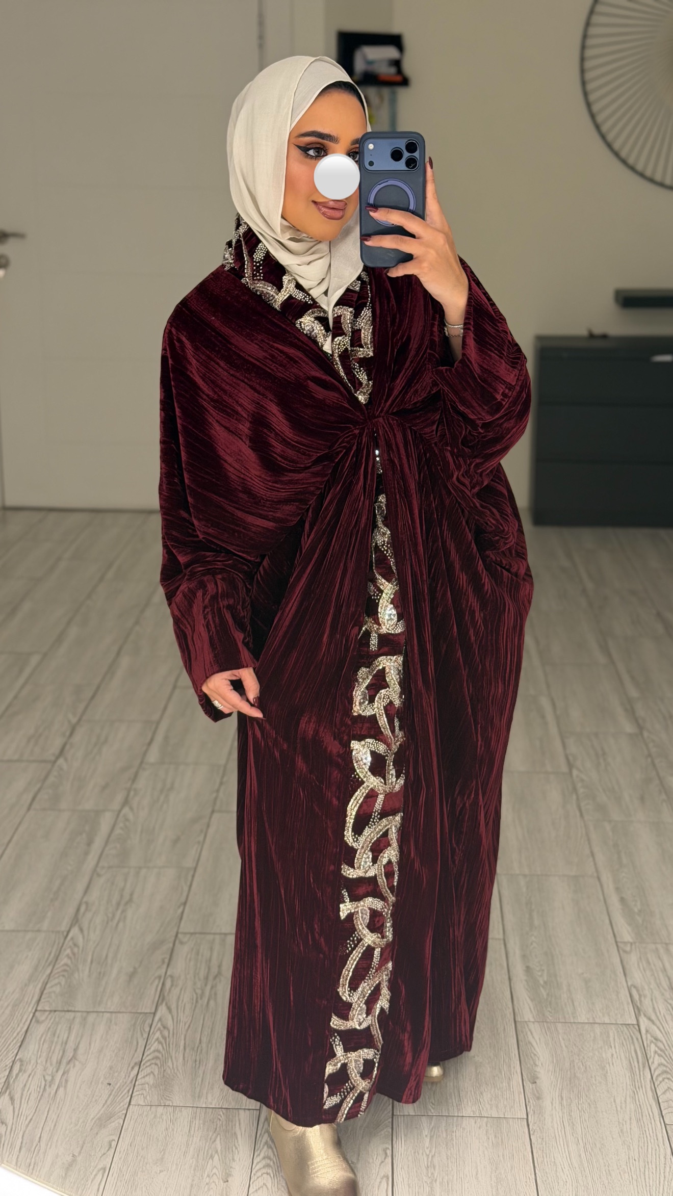 دراعه مخمل باللون العنابي مع شك - الصورة 3