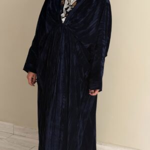 Alternative view of دراعه مخمل باللون الكحلي مع شك