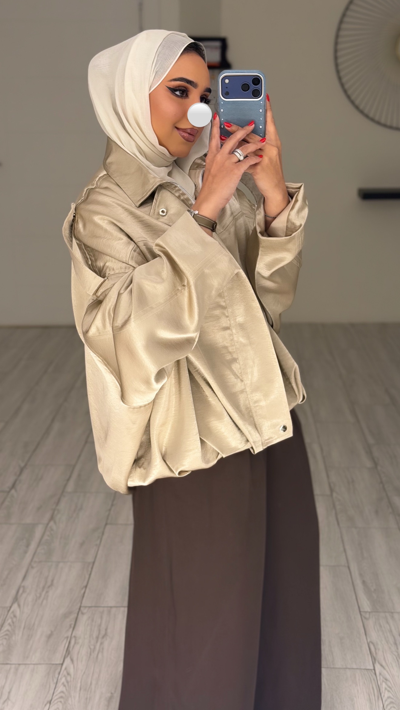 Golden silk jacket - الصورة 4