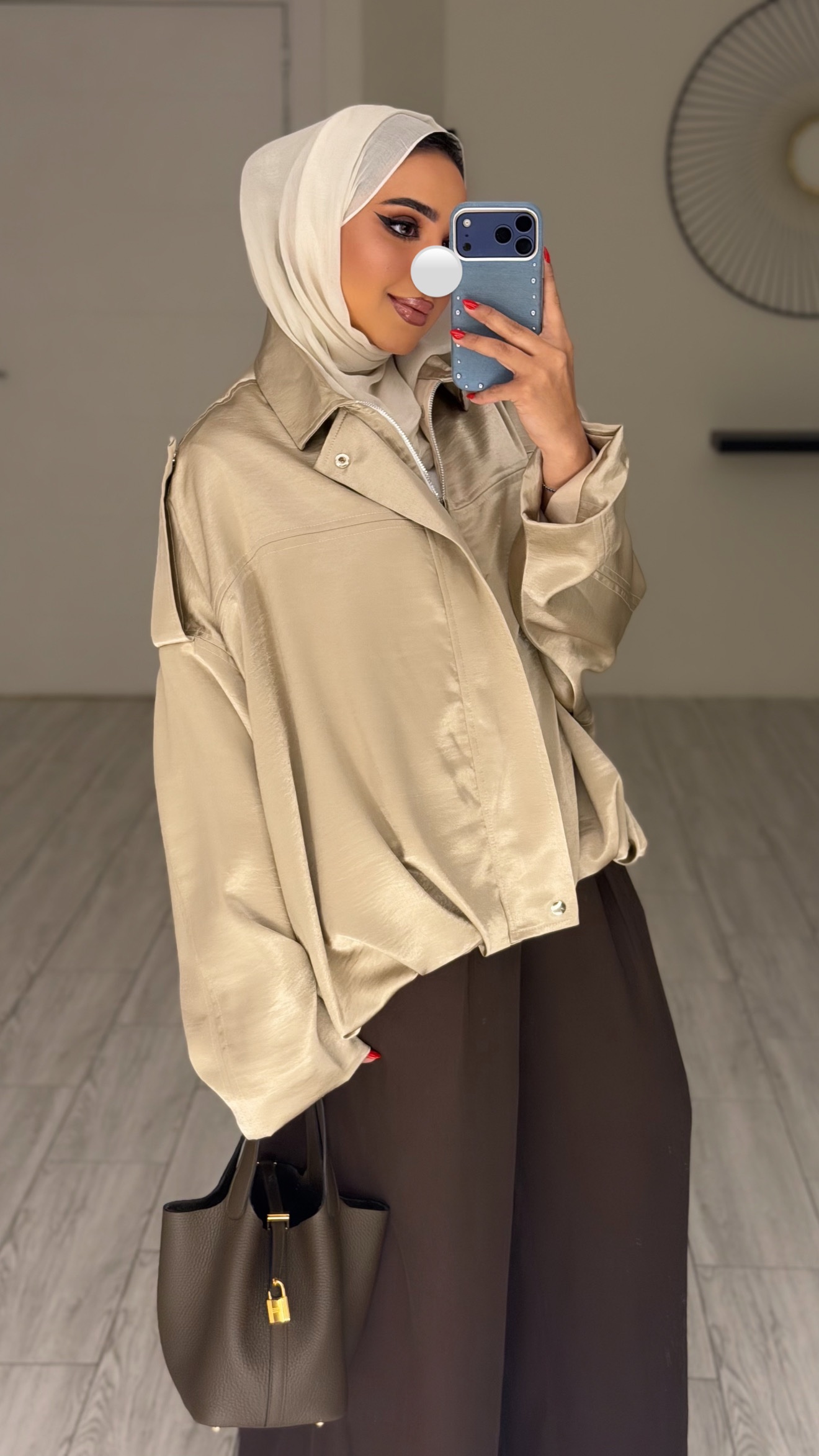 Golden silk jacket - الصورة 8