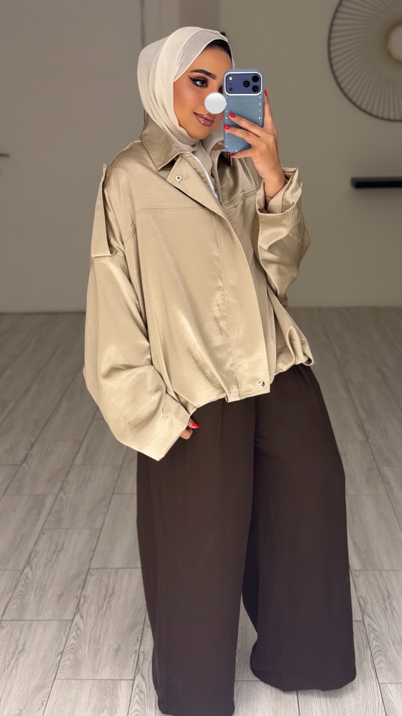 Golden silk jacket - الصورة 2