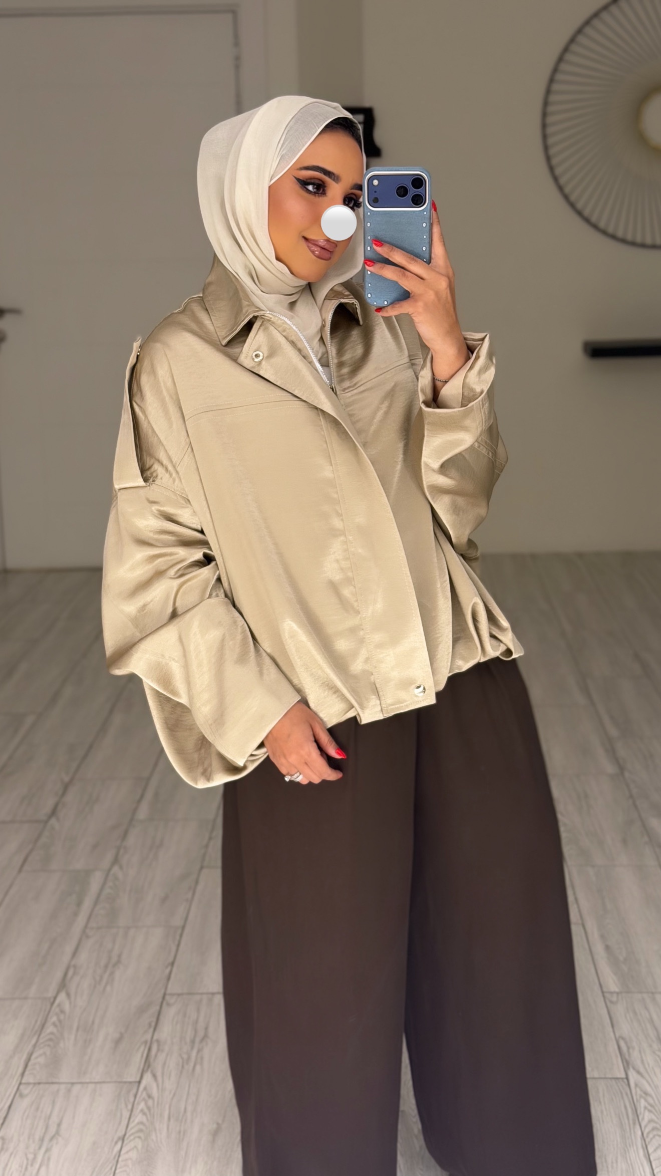 Golden silk jacket - الصورة 7