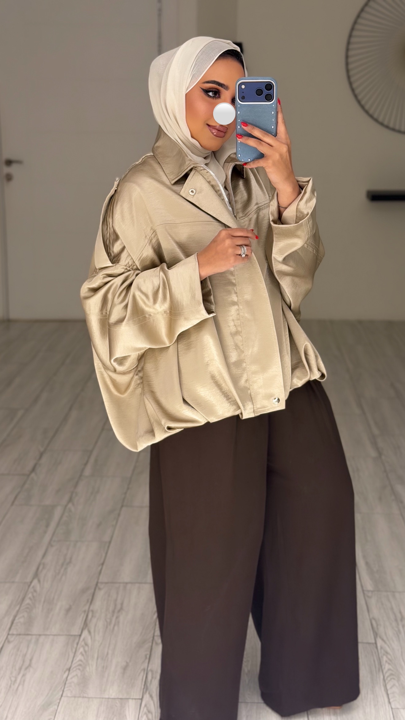 Golden silk jacket - الصورة 5
