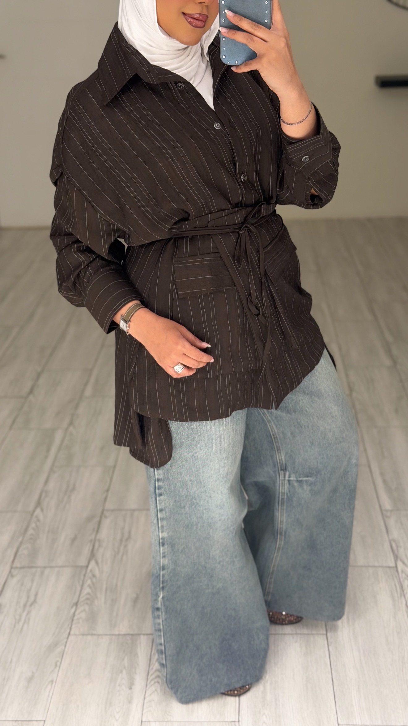 Brown lines shirt - الصورة 3