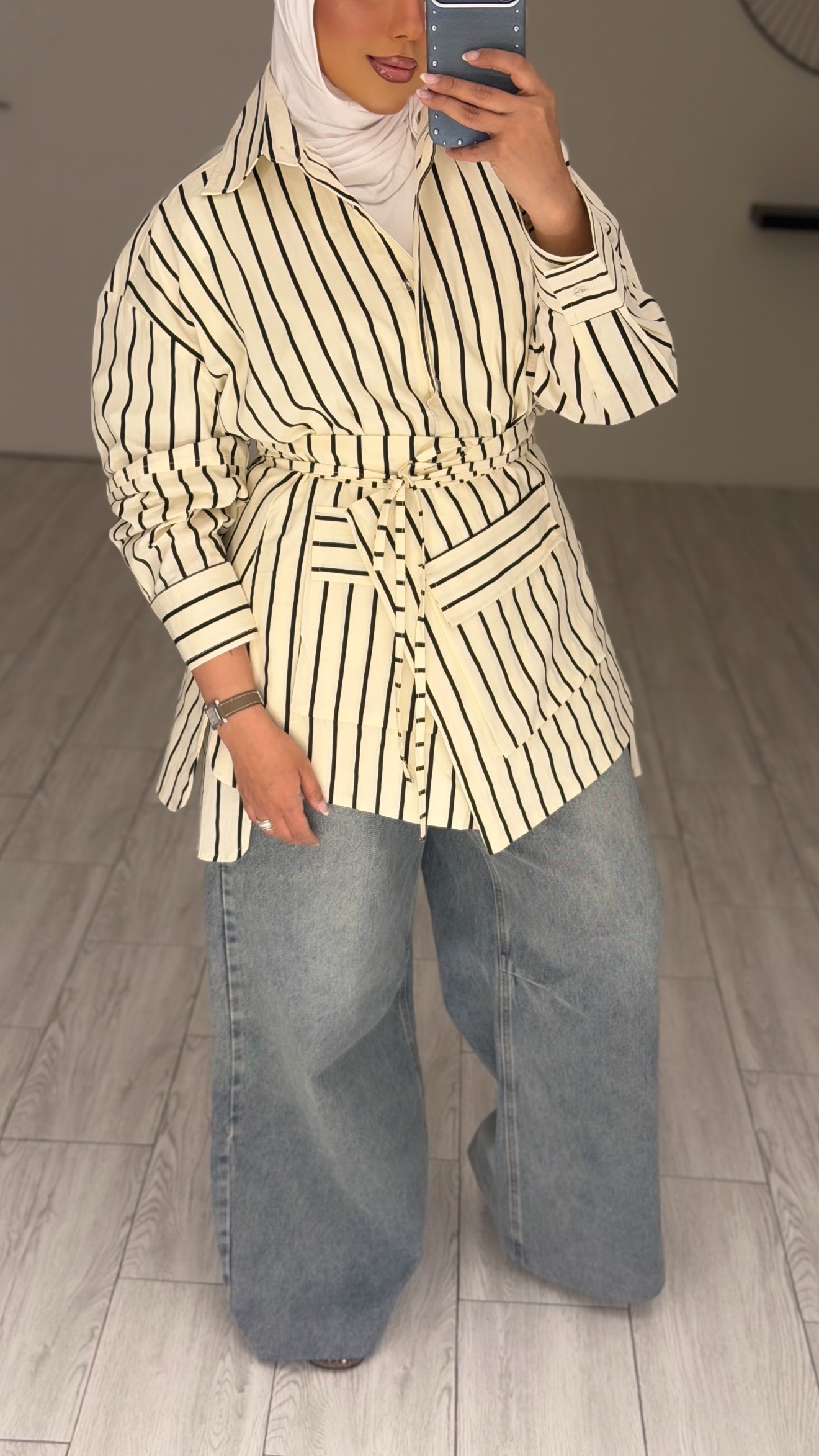 CreamXBlack Lines shirt - الصورة 3